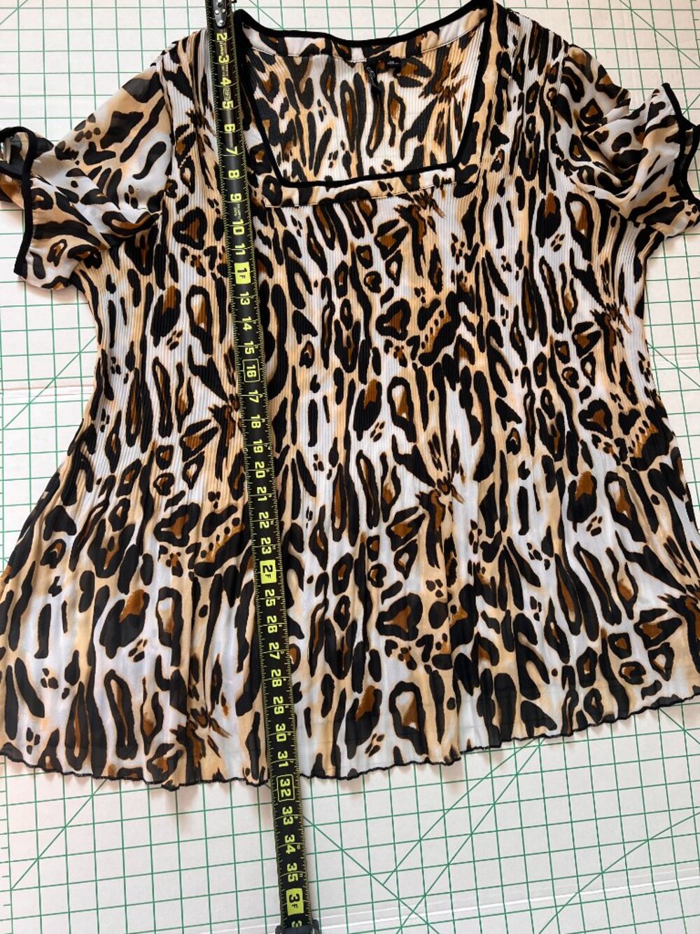 Essentials by Milano Leopard Print Pleated Sheer Blouse Square Neck 3X Plus - Picture 10 of 10